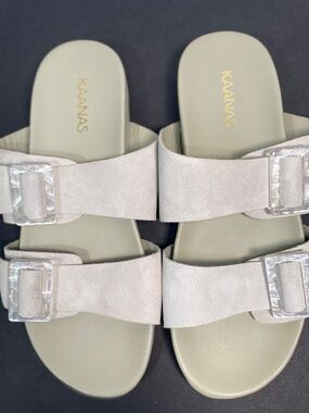 Kaanas Kuala Suede Dual-Buckle Pool Sandals Size 9 No Box Like New